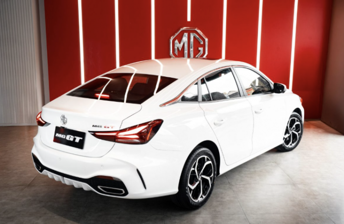 MG GT rear
