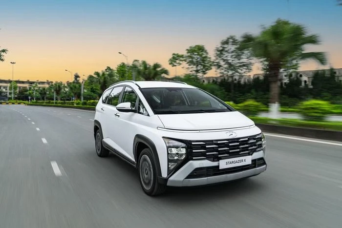 Mẫu xe Hyundai 7 chỗ rao bán xả kho, giá chỉ ngang xe cỡ A - Hình 2