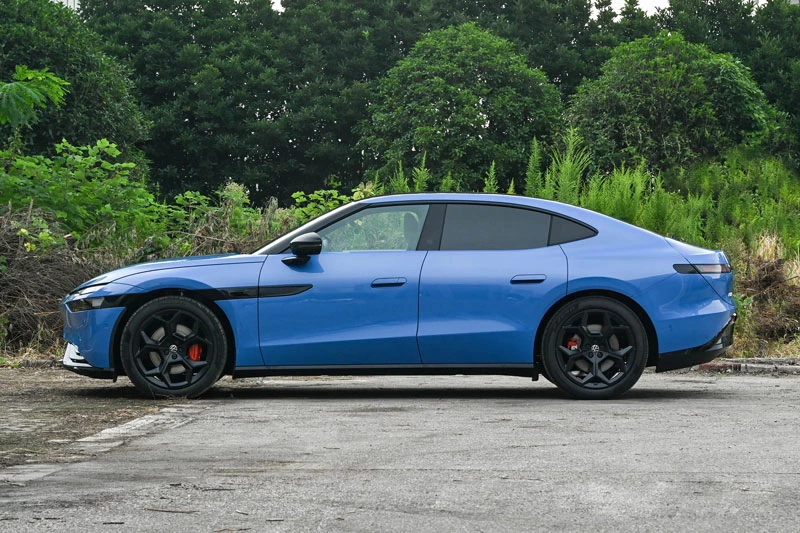 Xe điện công suất 496 mã lực, phạm vi hoạt động 755 km, giá gần 700 triệu đồng - Hình 2