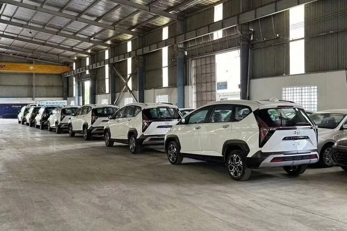Mẫu xe Hyundai 7 chỗ rao bán xả kho, giá chỉ ngang xe cỡ A - Hình 1
