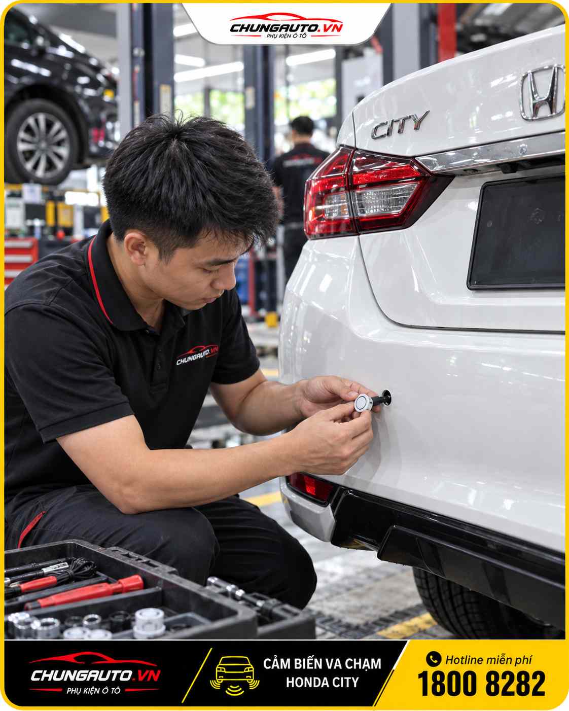 Kĩ thuật viên ChungAuto lắp cảm biến va chạm Honda City