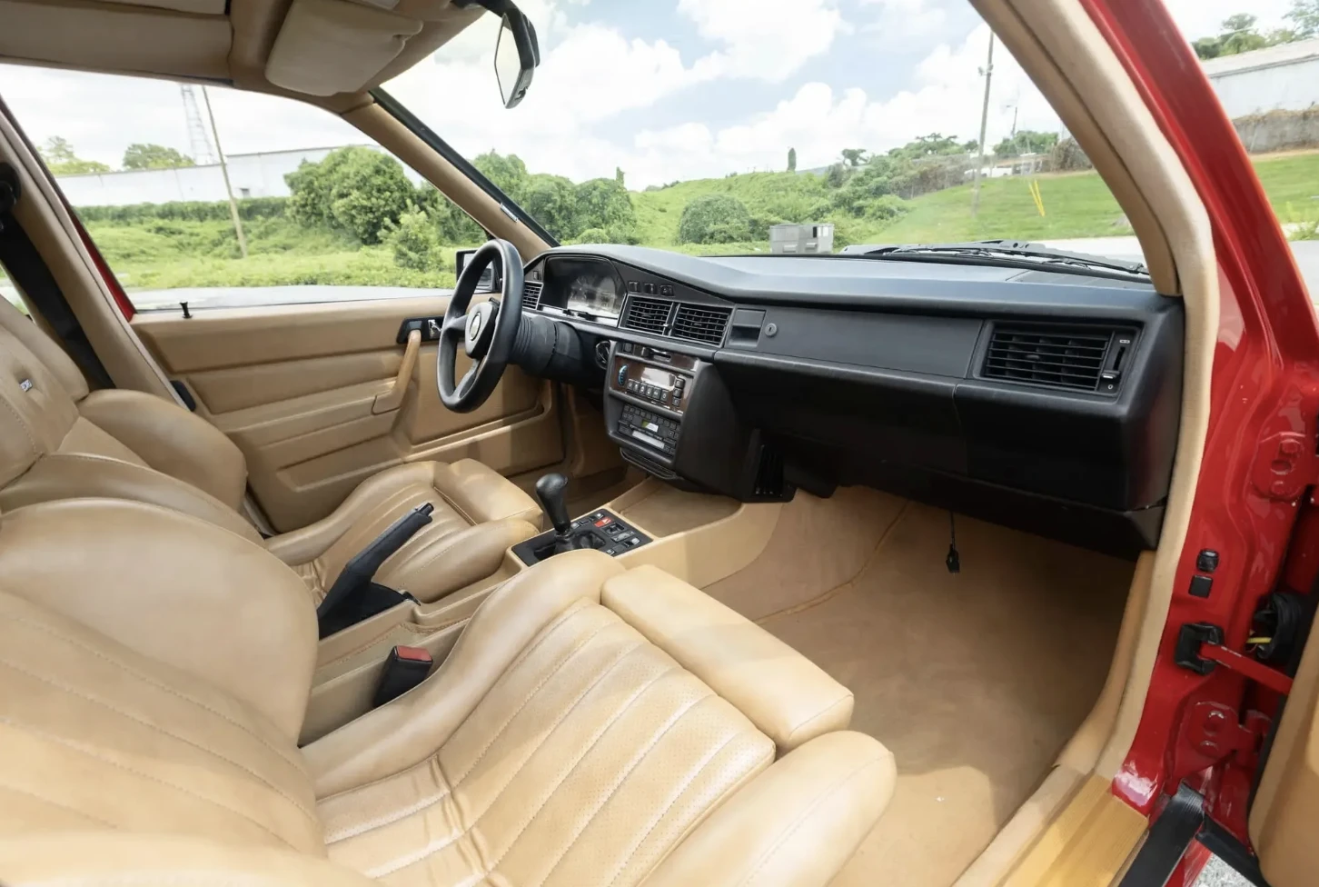 Xế cổ Mercedes-Benz 190E đời 1984 độ turbo độc nhất vô nhị - Hình 5