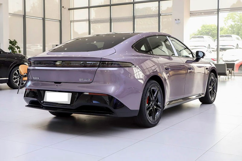 Xe sedan hạng E công suất 268 mã lực, giá gần 450 triệu đồng - Hình 3