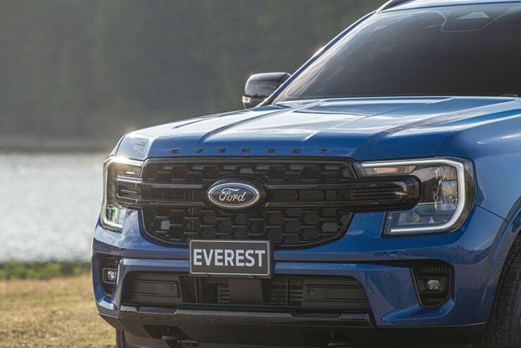 Thiết kế đầu xe Ford Everest với cụm đèn LED chữ C nổi bật
