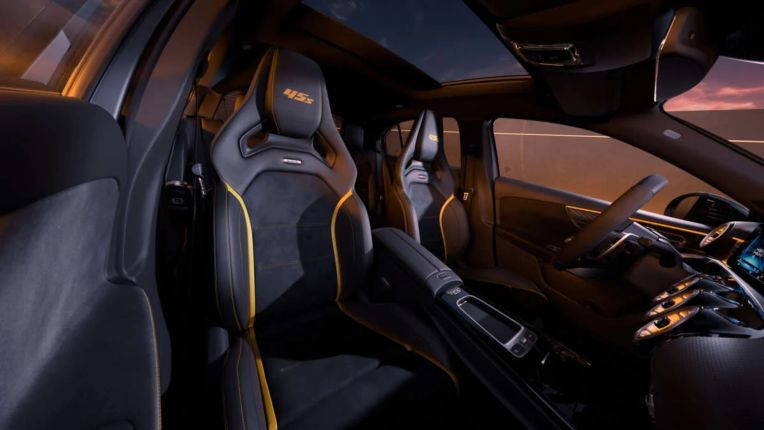 Ghế ngồi Mercedes-AMG A45S Final Edition