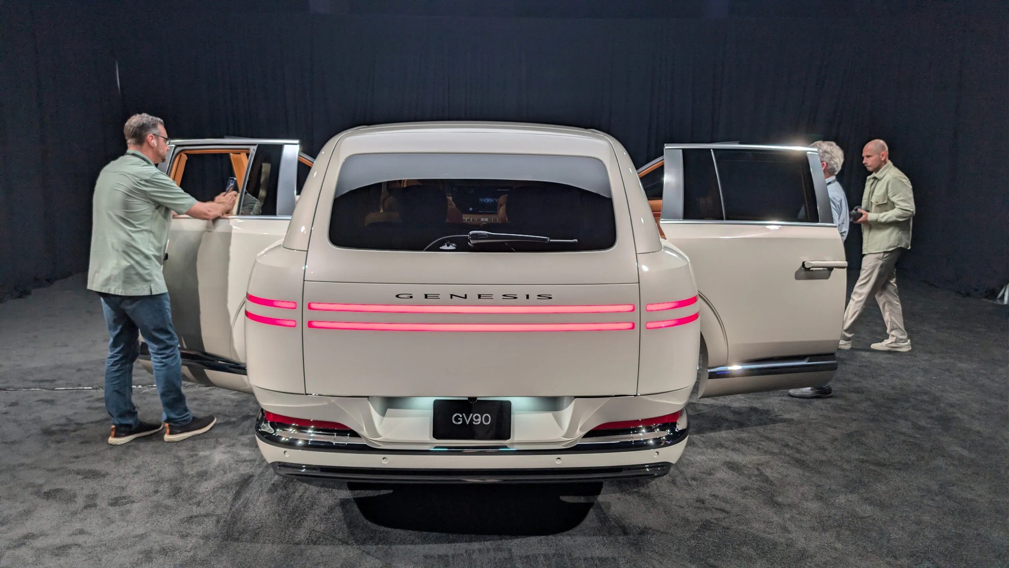 Chi tiết Genesis GV90 mới ra mắt: SUV điện cỡ lớn có cửa mở kiểu Rolls-Royce, công suất 657 mã lực, giá bán vẫn là ẩn số - Ảnh 4.