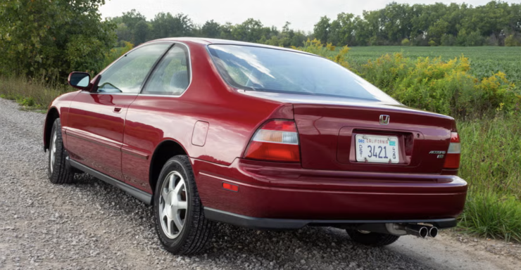 Hai chiếc Honda Accord cổ gần như mới sau hơn 30 năm - 3
