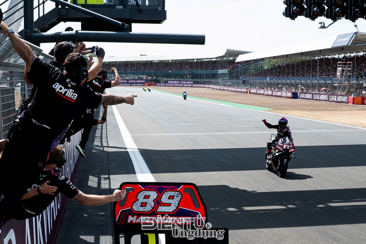 Aprilia độc chiếm mọi bảng xếp hạng của giải đua Grand Prix