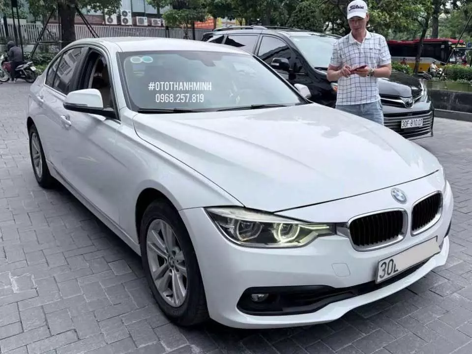 Xe BMW 320i 2015