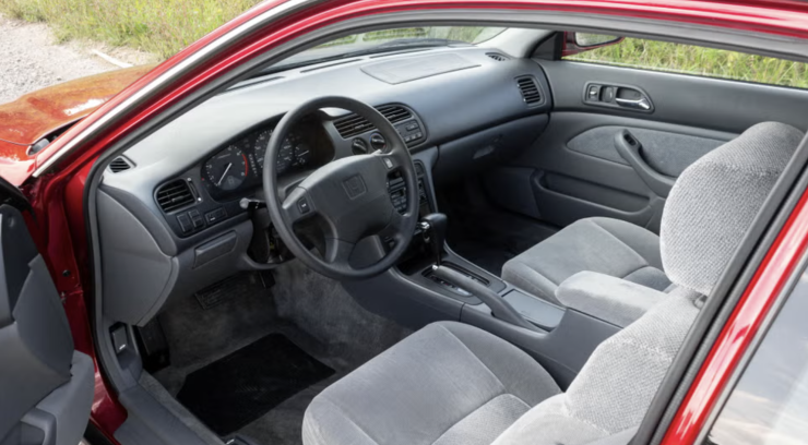 Hai chiếc Honda Accord cổ gần như mới sau hơn 30 năm - 5