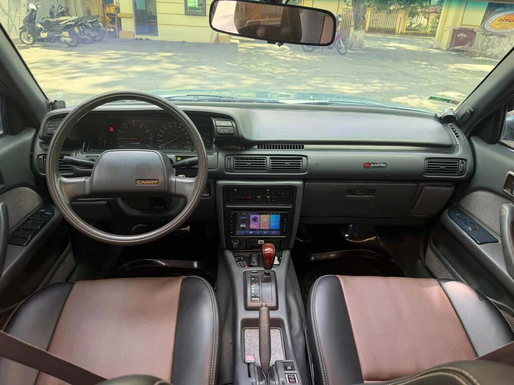 Bộ đôi Toyota Camry đời 1987-1989 được dọn về zin full đồ hãng - Hình 3