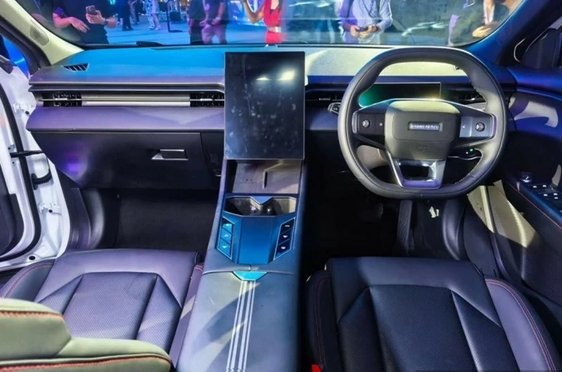 Không gian nội thất Omoda 4 EV được thiết kế theo phong cách Starship Cockpit, lấy cảm hứng từ buồng lái tàu vũ trụ.