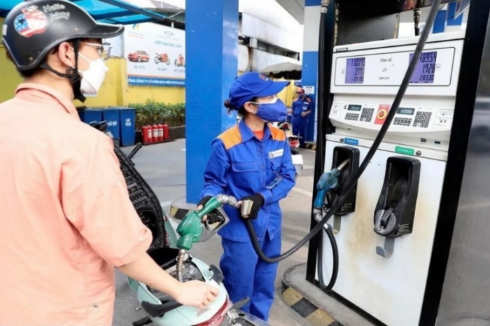 Giá xăng dầu tối nay 24/9: Xăng E5 RON 92 hơn 26.000 đồng/lít, E10 RON 95 sắp chạm đỉnh, giá đầy bình xe ga 150-160cc ảnh 1
