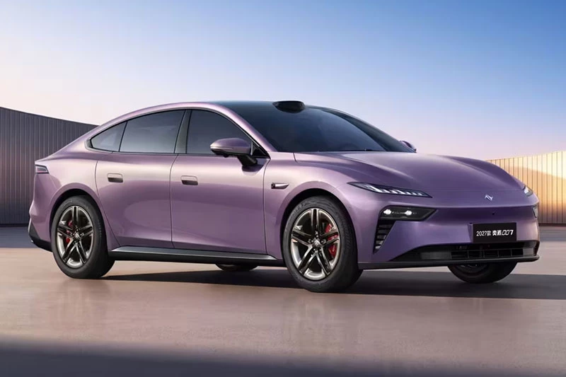 Xe sedan hạng E công suất 268 mã lực, giá gần 450 triệu đồng - Hình 1