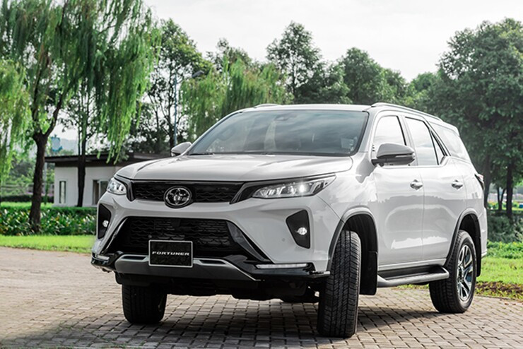 Thân xe Toyota Fortuner 2026 nhìn từ bên hông