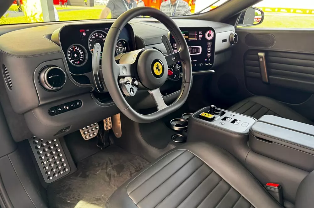Trái với ngoại thất, nội thất của Ferrari Luce lại được đánh giá cao về mặt thiết kế