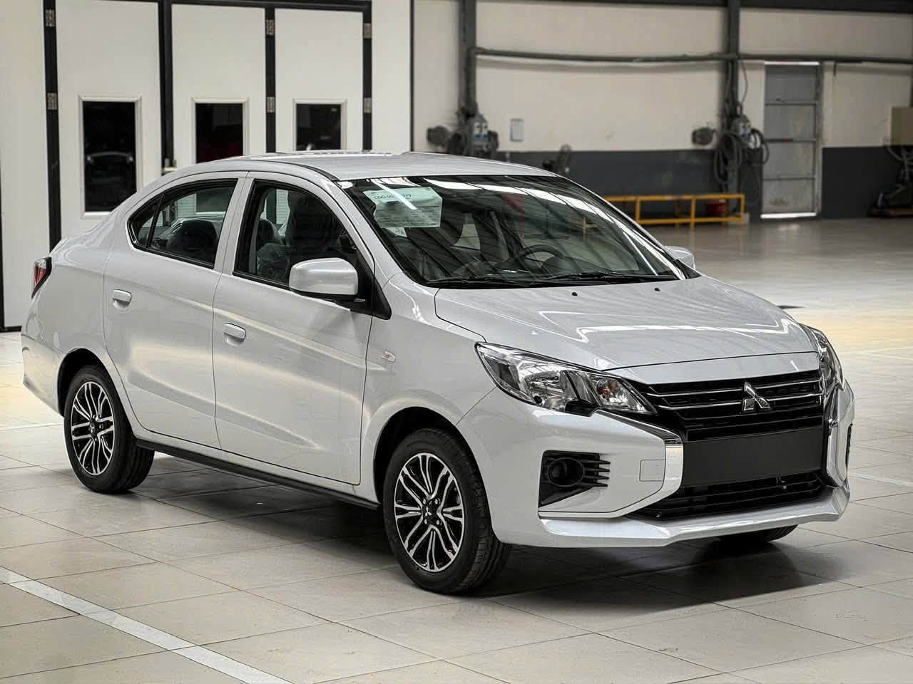 Đại lý xả kho Mitsubishi Attrage: Sedan hạng B xuống giá ngang Grand i10, không thoải mái chọn phiên bản - Ảnh 4.