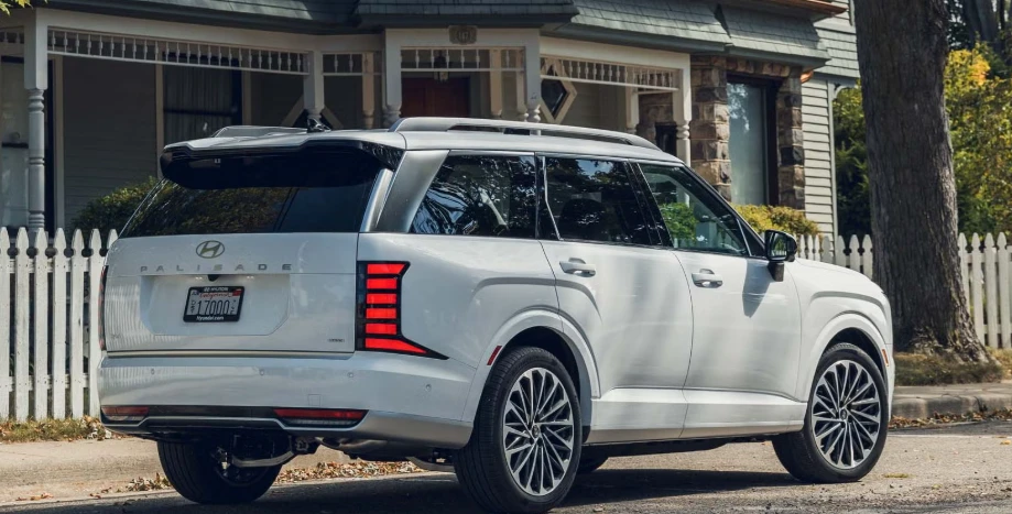 Xe hybrid hay xe xăng: 5 mẫu xe cho thấy không phải cứ hybrid là tốt hơn - Hình 2