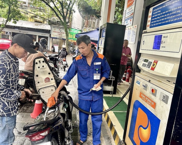 Giá xăng dầu trưa 27/9: E10 RON 95 và E5 RON 92 triển vọng về 21.000 đồng/lít từ tuần tới? Giá đầy bình xe ga 150-160cc ảnh 1