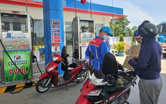 Giá xăng dầu trưa 6/10: Cắt đà tăng, RON 92 và E10 RON 95 kỳ tới có thể về 20.000 đồng/lít? Giá đầy bình xe ga 150-160cc ảnh 1