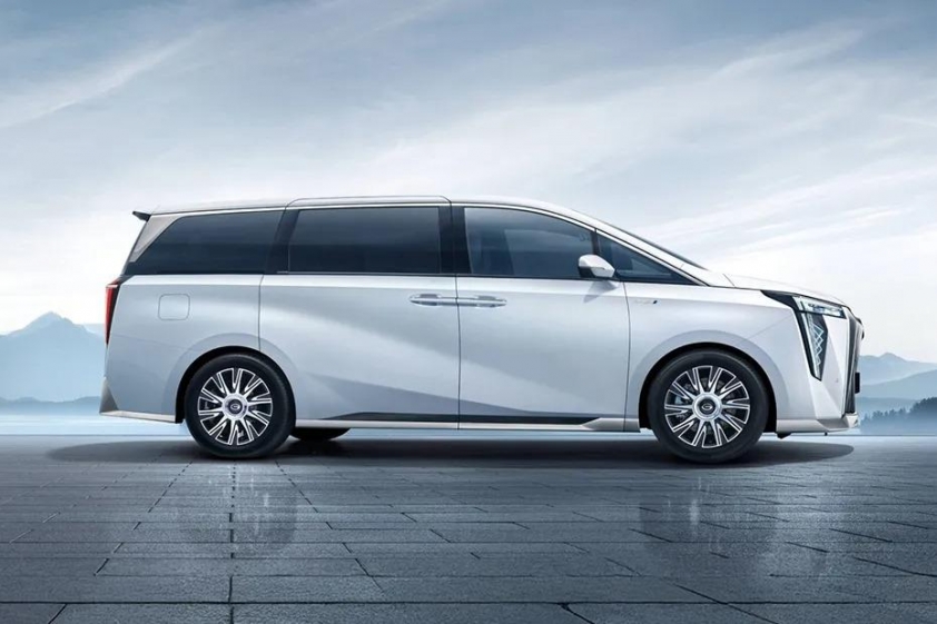 gac-m8-phev-medium-angle-front-view-431311