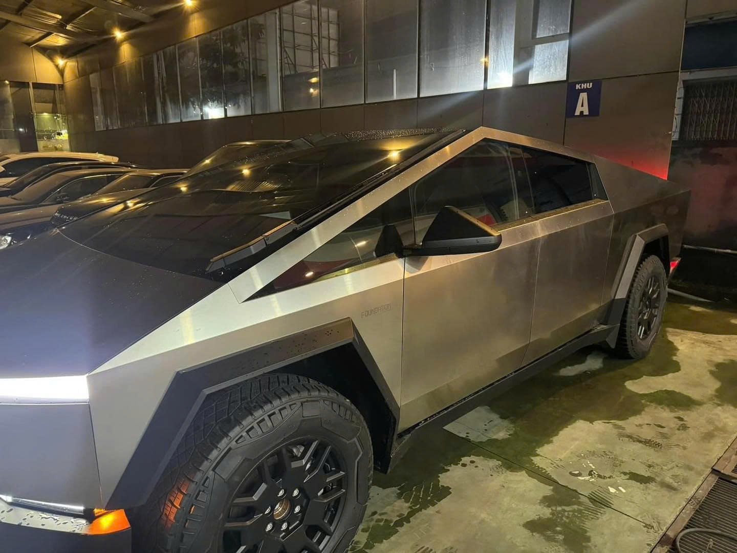 Tesla (3).jpg