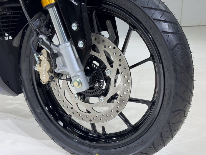 Yamaha-R15-7