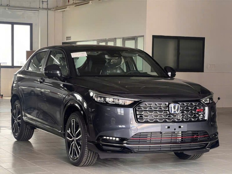 Ưu nhược điểm của Honda HR-V e: HEV RS khi “đối đầu” Toyota Innova Cross HEV - 12