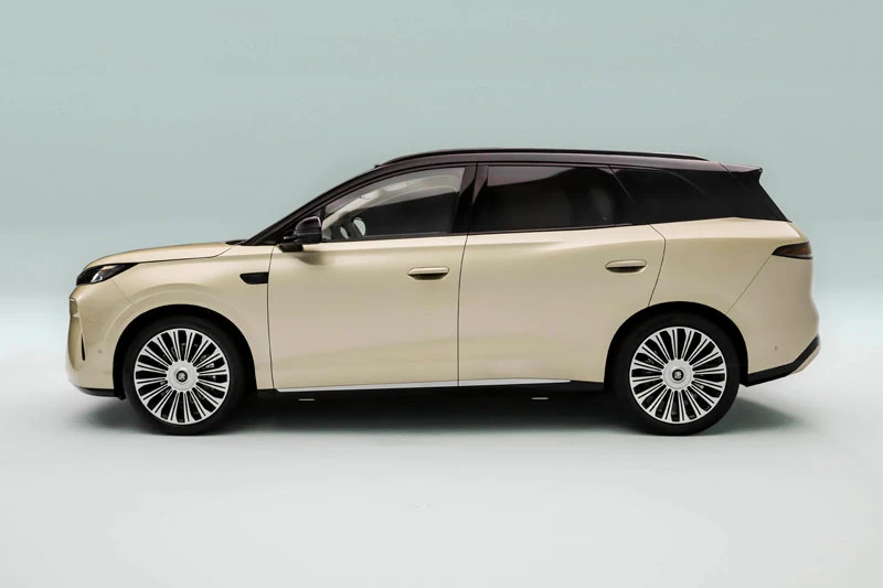 SUV dài hơn 5 mét, công suất 402 mã lực, giá gần 900 triệu đồng - Hình 3