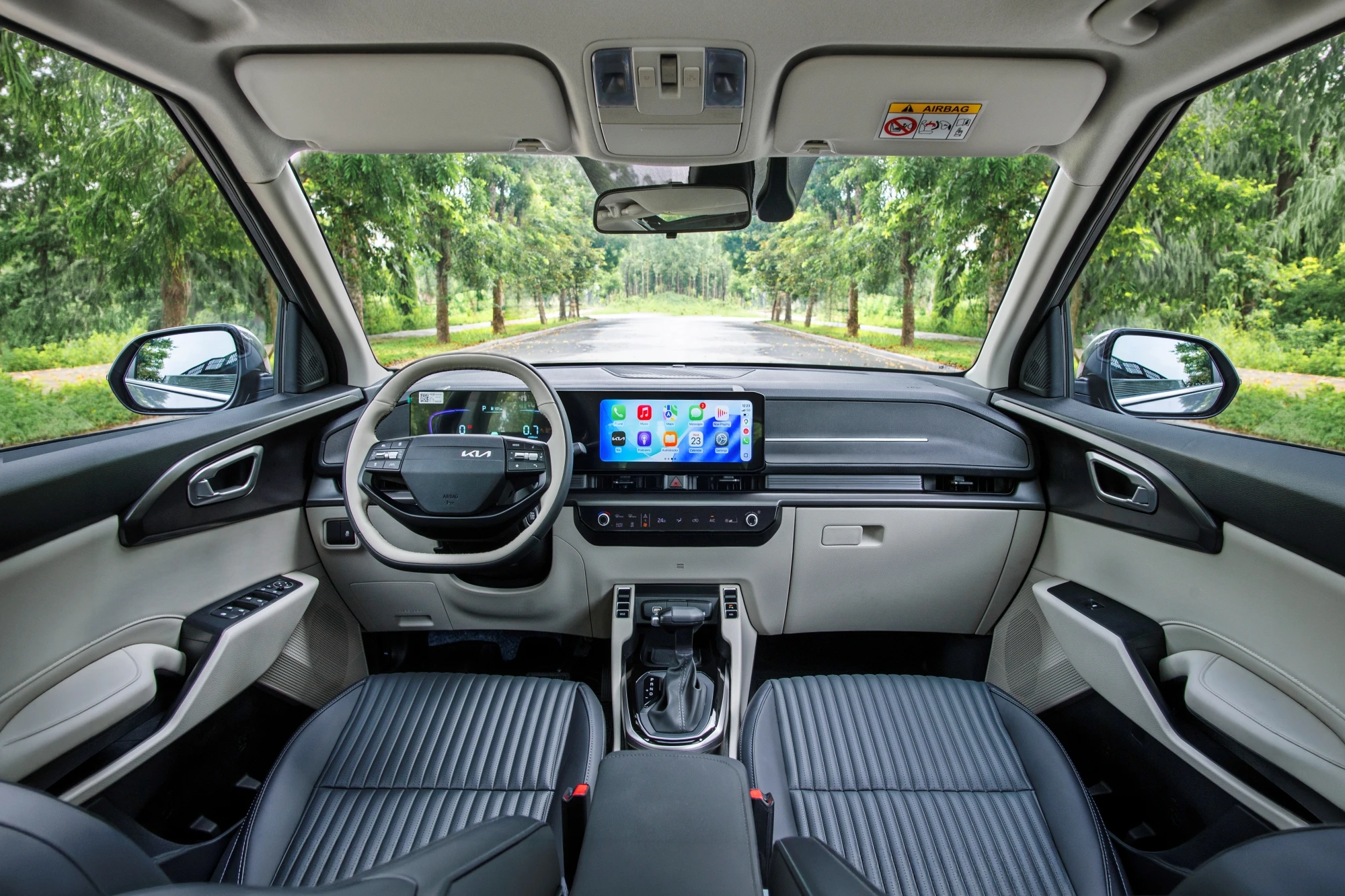Trải nghiệm Kia Carens Clavis giá 639 triệu đồng về đại lý Việt, MPV 7 chỗ cạnh tranh Mitsubishi Xpander có xứng tầm? - Hình 3