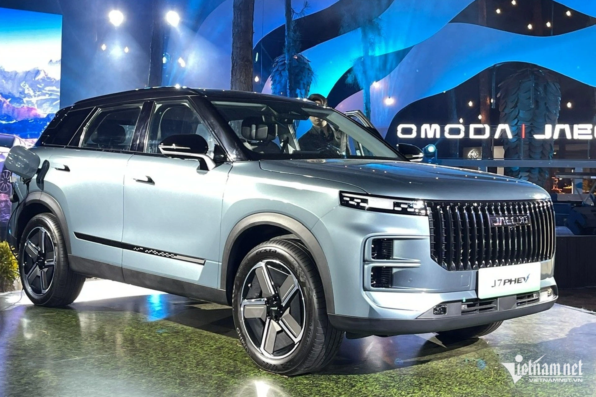 SUV PHEV, giá rẻ ngang Xforce, BYD Sealion 5 có cửa nào cạnh tranh tại Việt Nam? - Hình 4