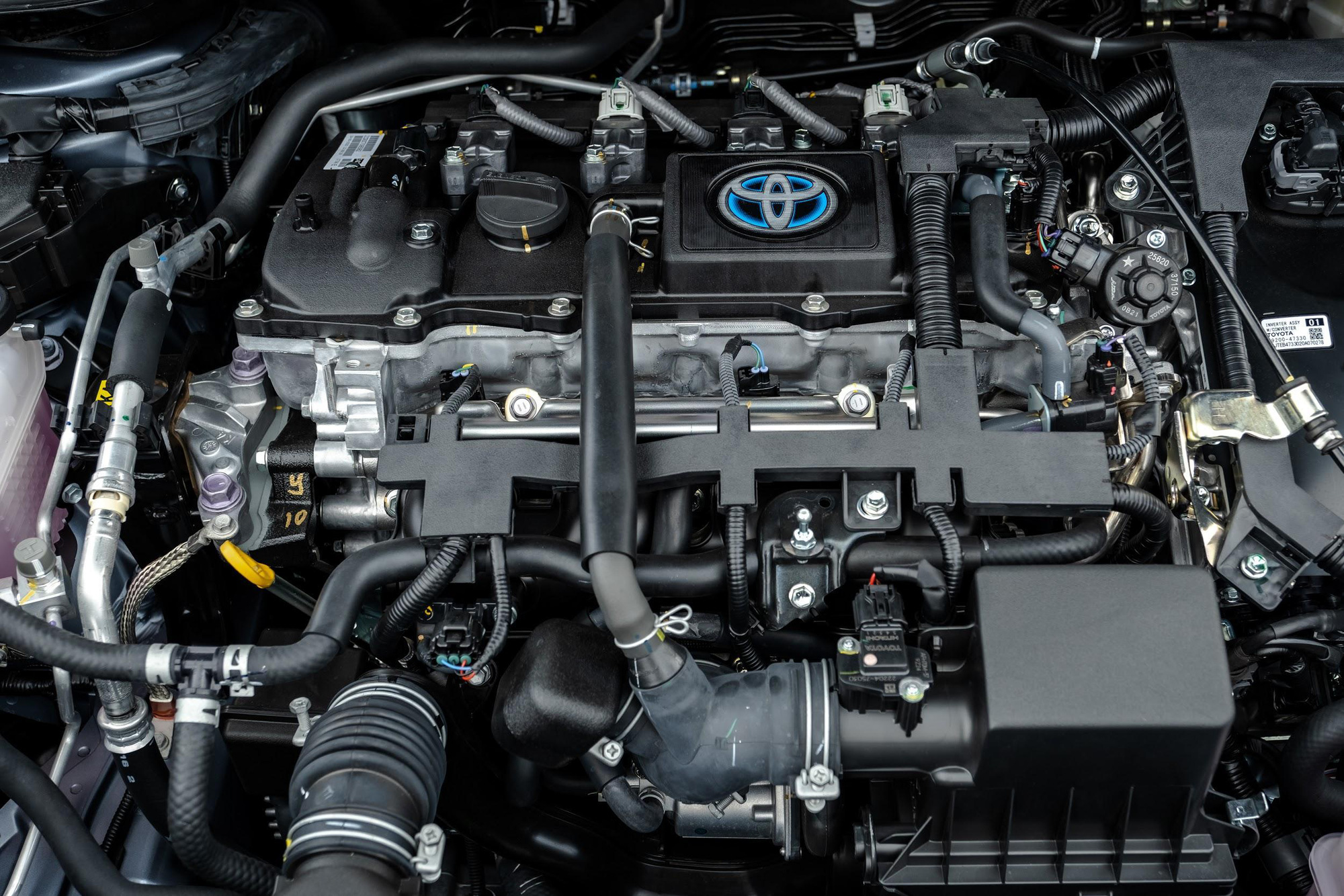 ly-do-dong-co-toyota-hybrid-ben-bi-hon-dong-co-xang