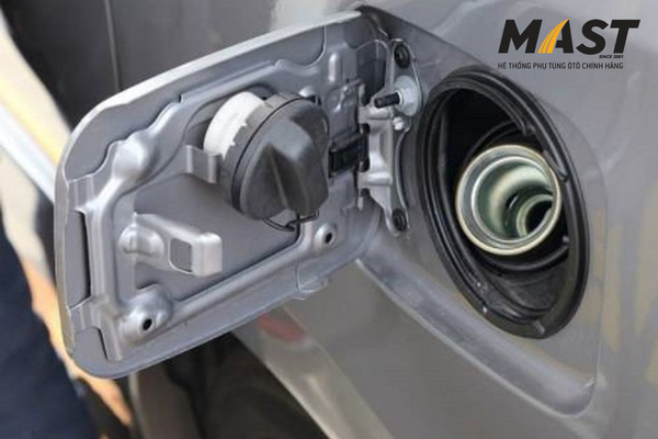 Chức năng của nắp bình xăng ô tô là ngăn chặn sự rò rỉ nhiên liệu