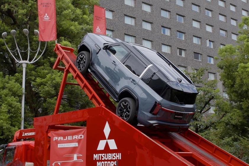 Mitsubishi Pajero 2027 (2)