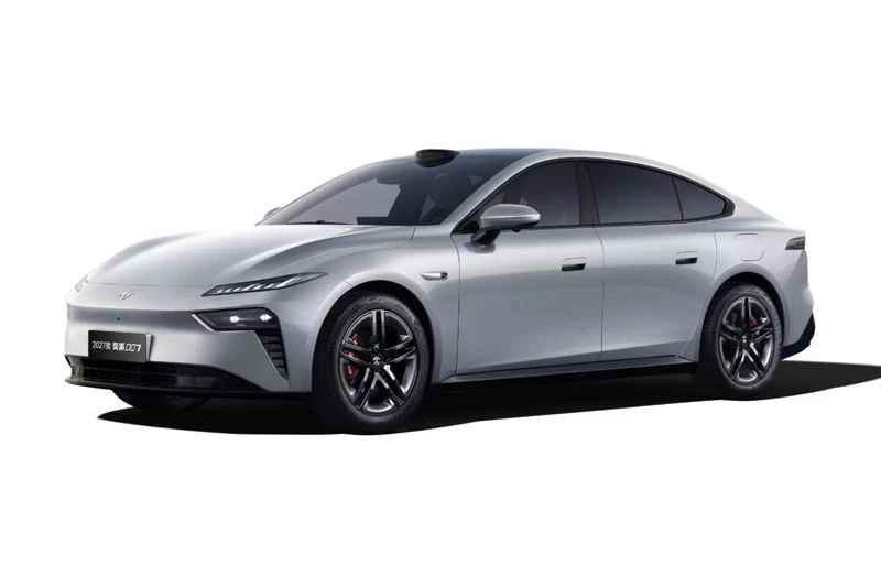 Xe sedan hạng E công suất 268 mã lực, giá gần 450 triệu đồng - Hình 2