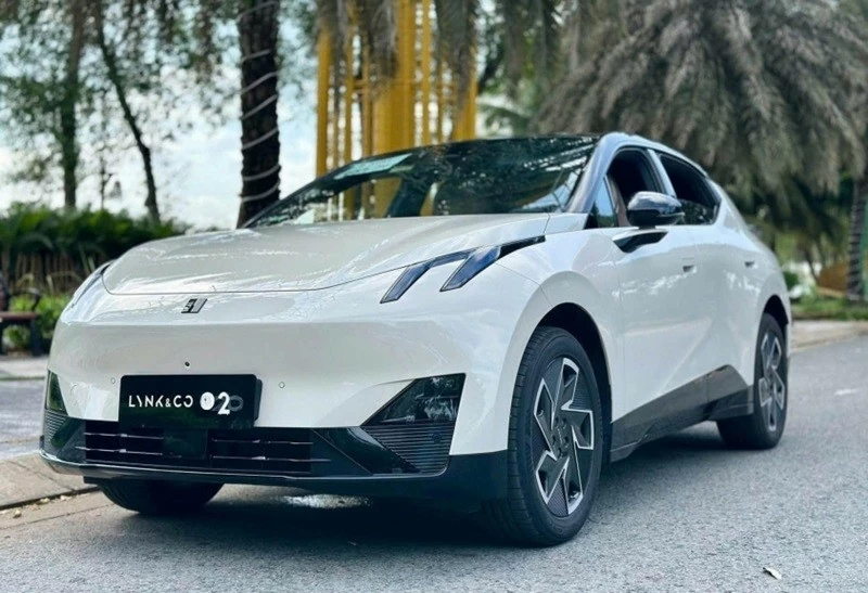 Lynk & Co 02 nhận được nhiều sự chú ý hơn khi là mẫu ô tô điện đầu tiên của thương hiệu tại Việt Nam.