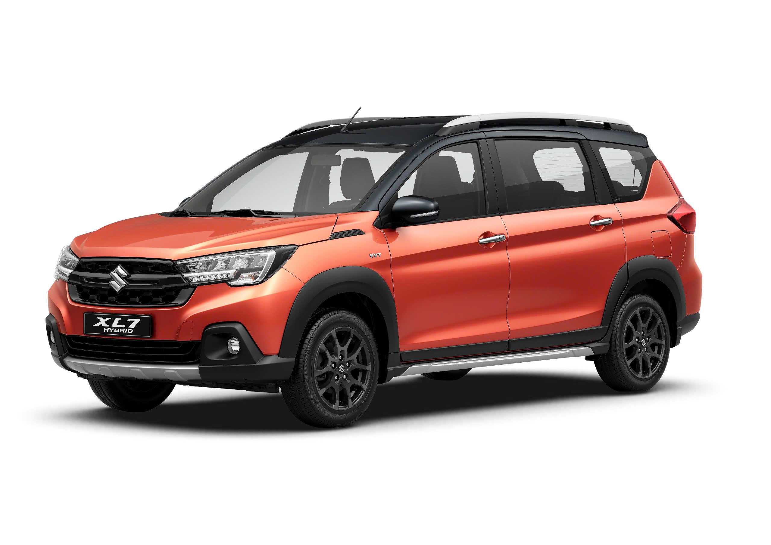 Nóc xe tương phản, ốp thân xe khỏe khoắn giúp XL7 Hybrid mang dáng dấp SUV đô thị