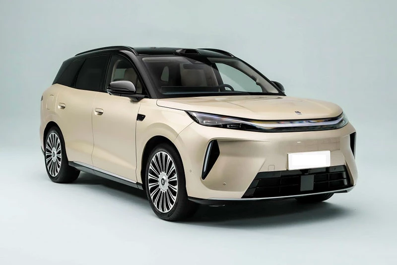 SUV dài hơn 5 mét, công suất 402 mã lực, giá gần 900 triệu đồng - Hình 1