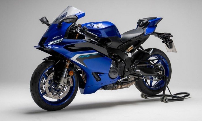 30-1790754318-yamaha-r9-2027-bat-ngo-xuat-hien-he-lo-dien-mao-moi