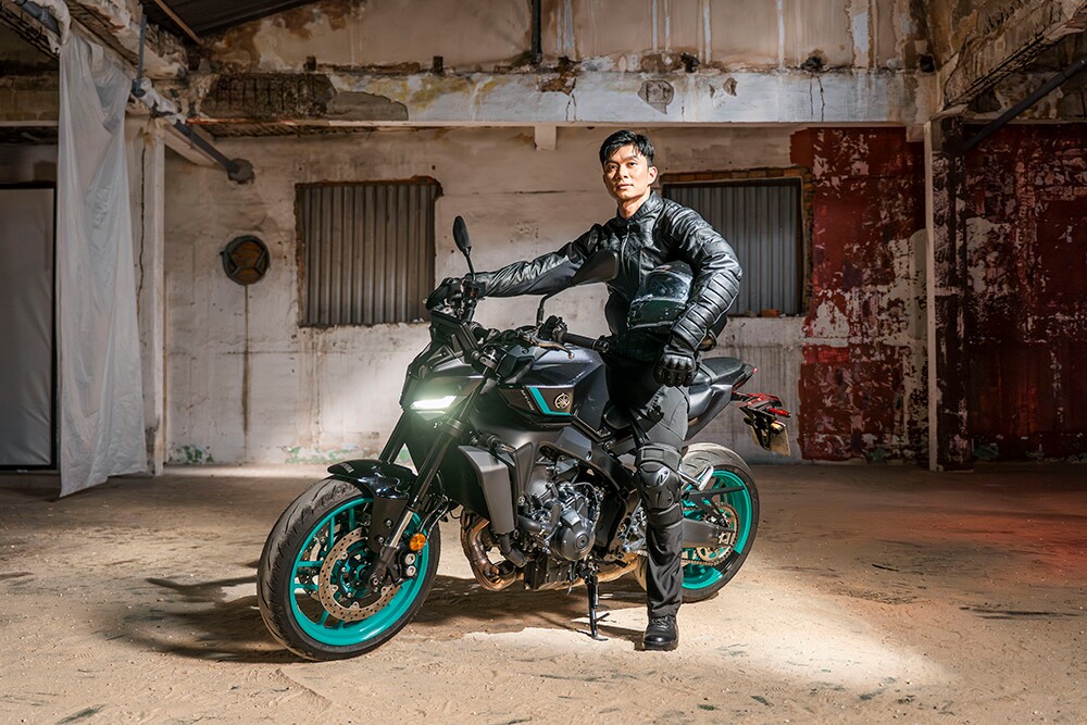 Hình ảnh từ TVC “Đảo chiều khuôn mẫu, theo dấu bản ngã” của Revzone