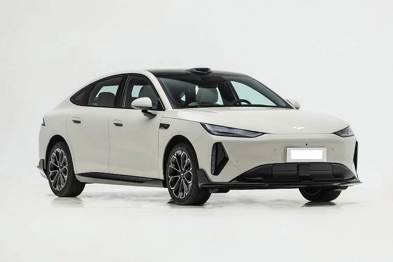 Xe sedan dài gần 4,9 mét, mạnh 252 mã lực, giá hơn 460 triệu đồng - Hình 1