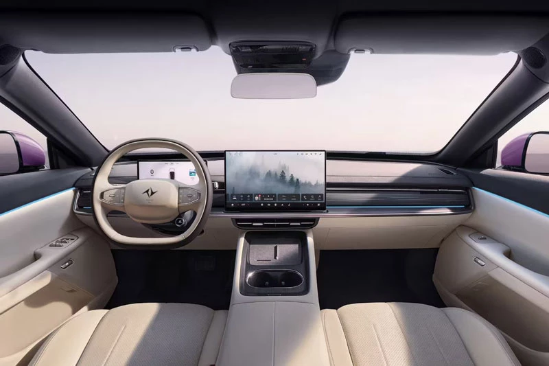 Xe sedan hạng E công suất 268 mã lực, giá gần 450 triệu đồng - Hình 4