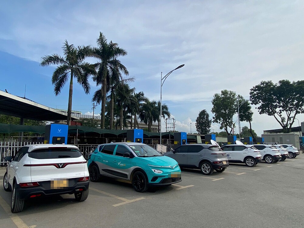 Hơn 150.000 cổng sạc, gần 450 xưởng dịch vụ đồng hành cùng chủ xe