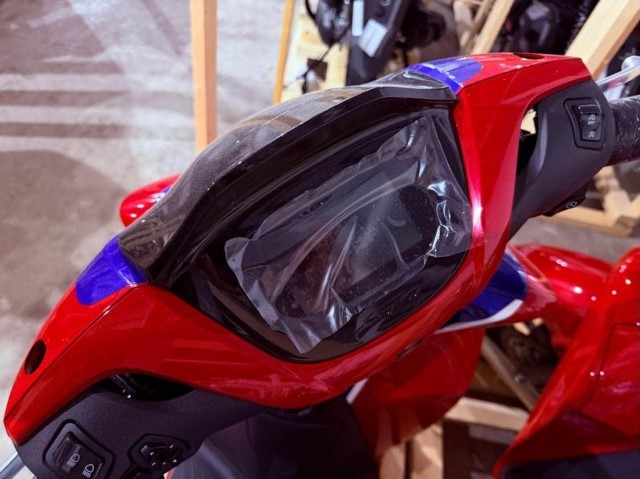 Honda SH phiên bản mới đẹp long lanh đã cập bến đại lý Việt: Có màn hình TFT, ABS 2 kênh và HSTC, giá rẻ ảnh 6