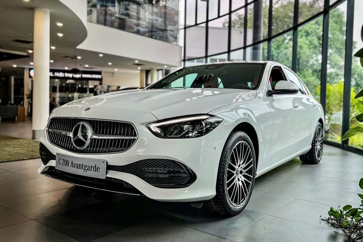 30-1790755406-trieu-hoi-nhieu-mau-xe-sang-mercedes-benz-vi-loi-ky-thuat