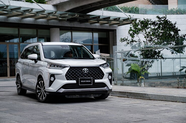 Giá xe Toyota Veloz Cross tháng 10/2026, ưu đãi 100% phí trước bạ - 2