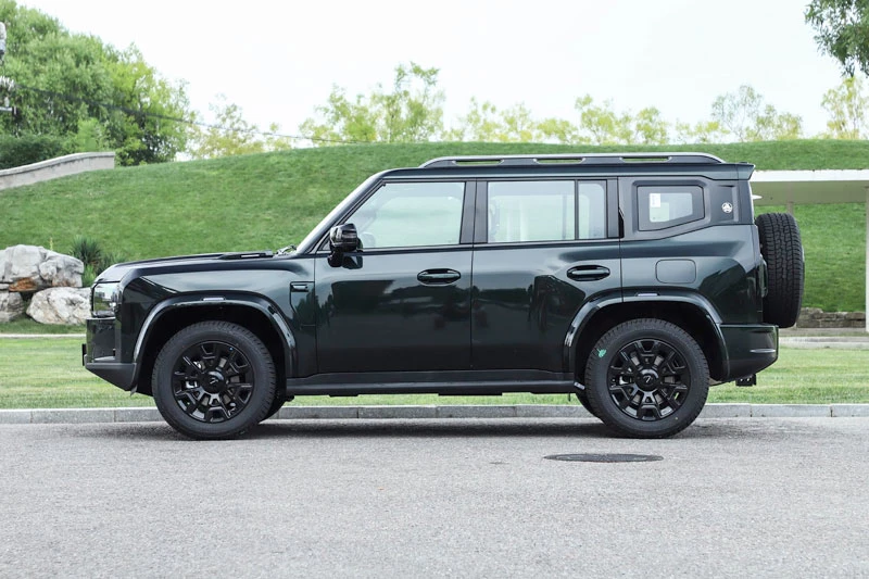 SUV địa hình dài hơn 4,8 mét, công suất 782 mã lực, giá từ 540 triệu đồng - Hình 4
