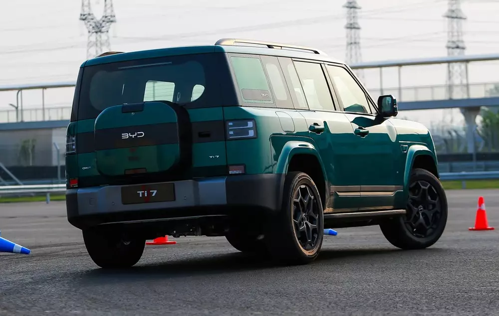 Mẫu xe giống Land Rover Defender của BYD rẻ hơn bản gốc và còn có cả tủ lạnh - Ảnh 4.