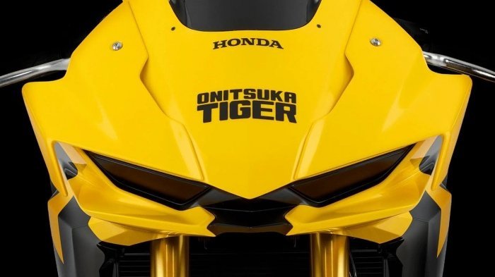 24-1790236598-honda-bat-tay-onitsuka-tiger-bien-mau-mo-to-thanh-manh-ho-vang-den-day-ca-tinh