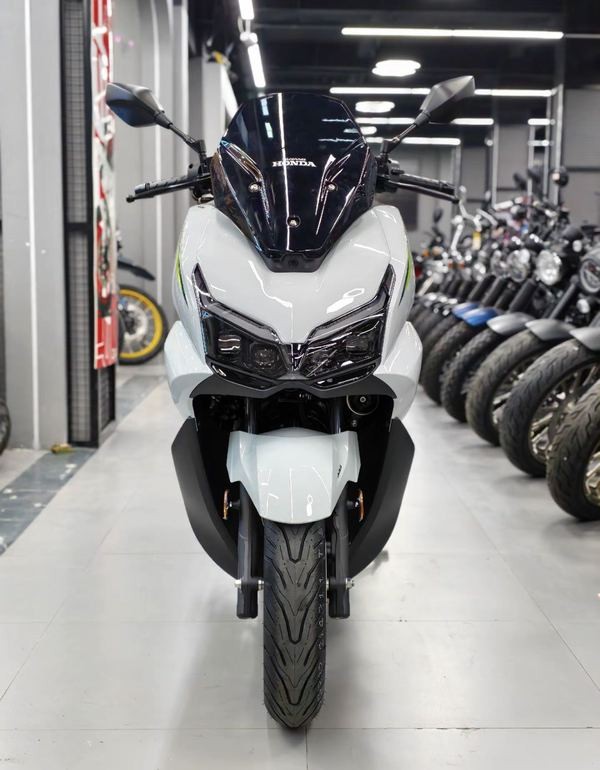 Honda chính thức mở bán ‘vua xe ga’ 150cc mới: ‘Nét’ hơn SH, có ABS 2 kênh và TCS trên cơ Air Blade, giá 58 triệu đồng